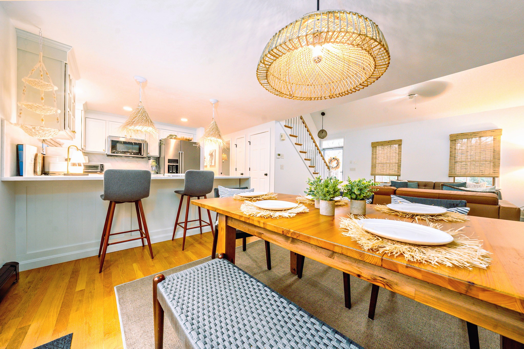 Dining Area & Breakfast Bar