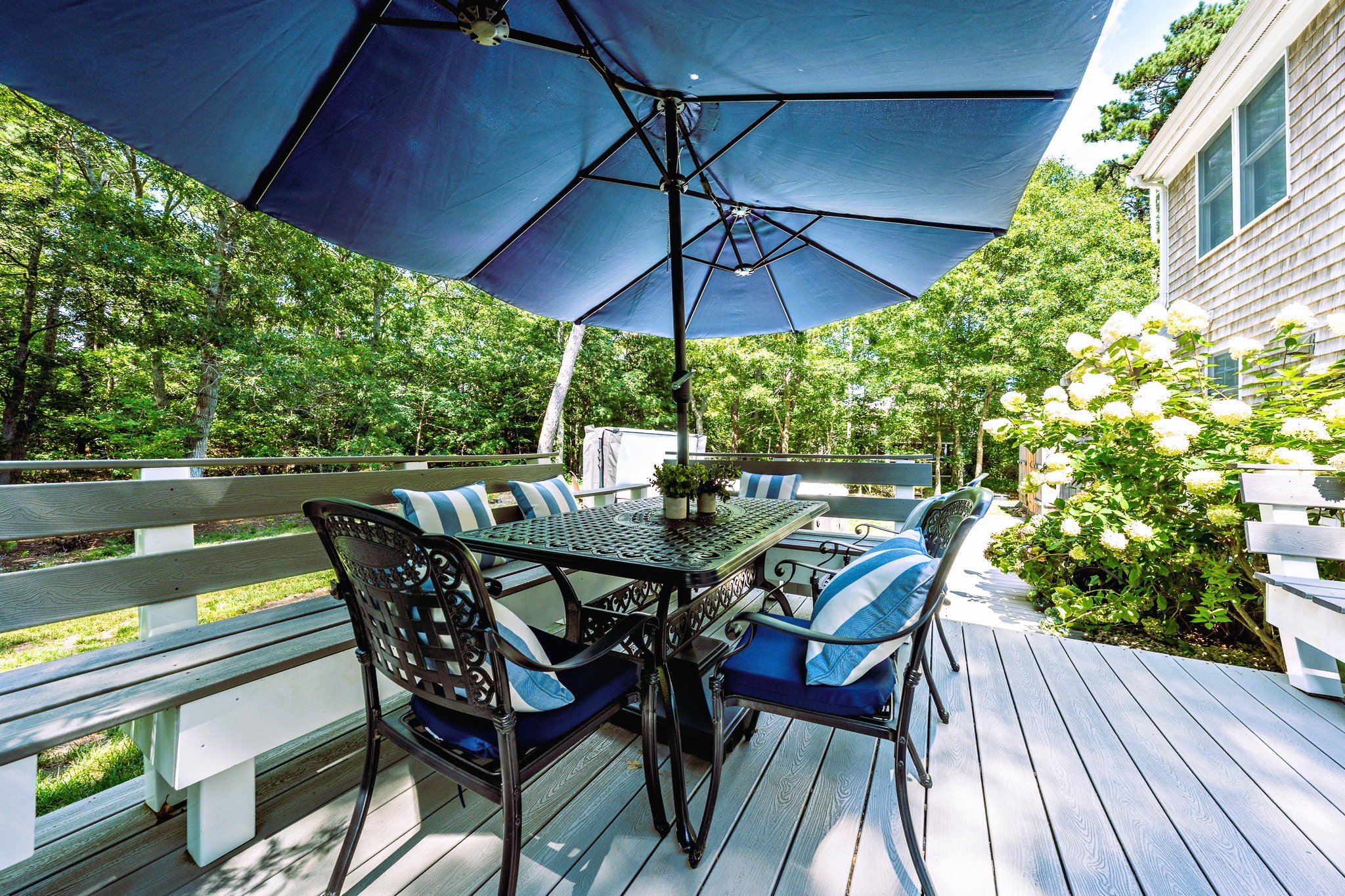 Expansive Deck — Outdoor Dining for 10